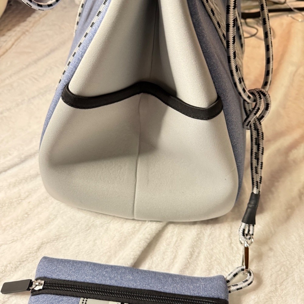Jen & CO - Annabella Aztec Neoprene Tote with removable pouch - Picture 7 of 13